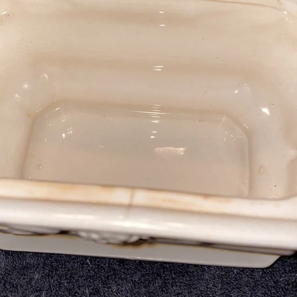 Very Vintage Gravy Bowl with Lid & Attached Saucer - Picture 7 of 9